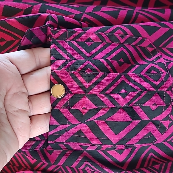 NEW DANA BUCHMAN CRANBERRY & BLACK LONG ROLL TAB SLEEVE BUTTON UP BLOUSE - Picture 9 of 16